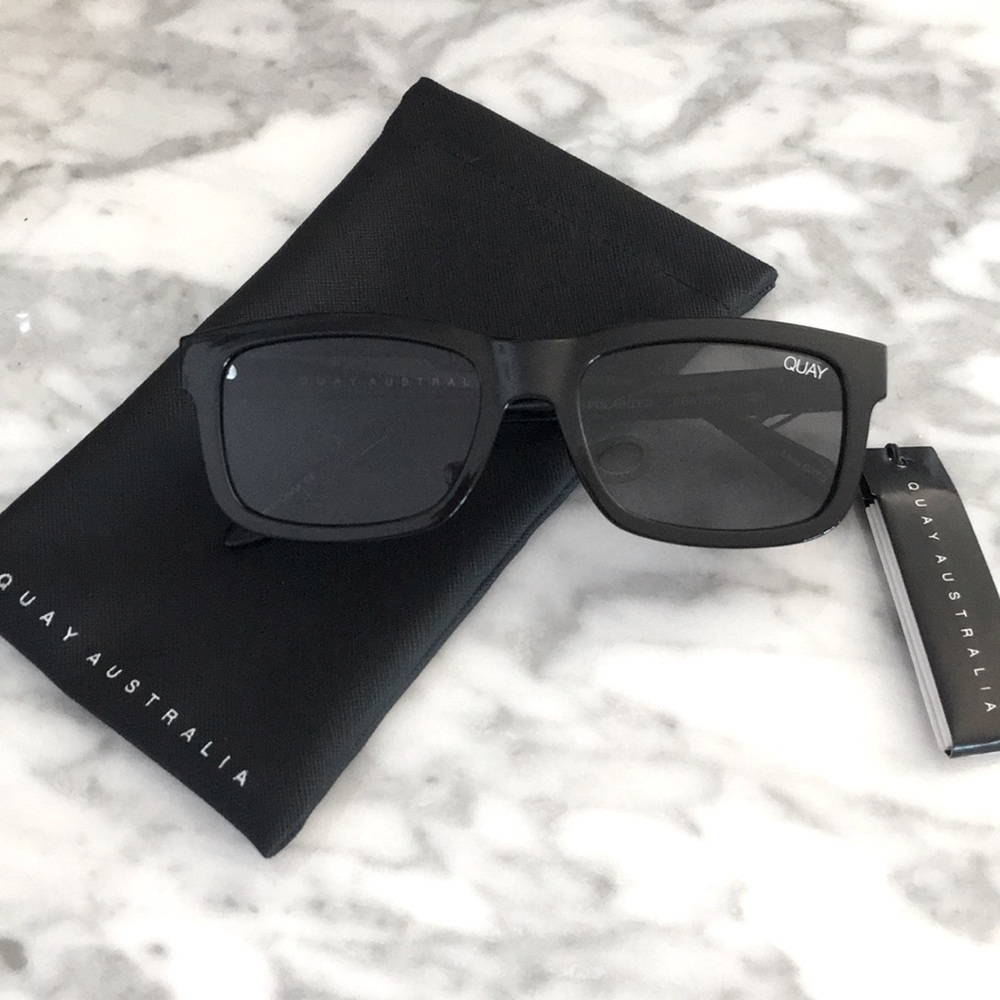 NWT! Quay Australia Polarized Beatnik 125 Black Sunglasses. Includes Glass Case.